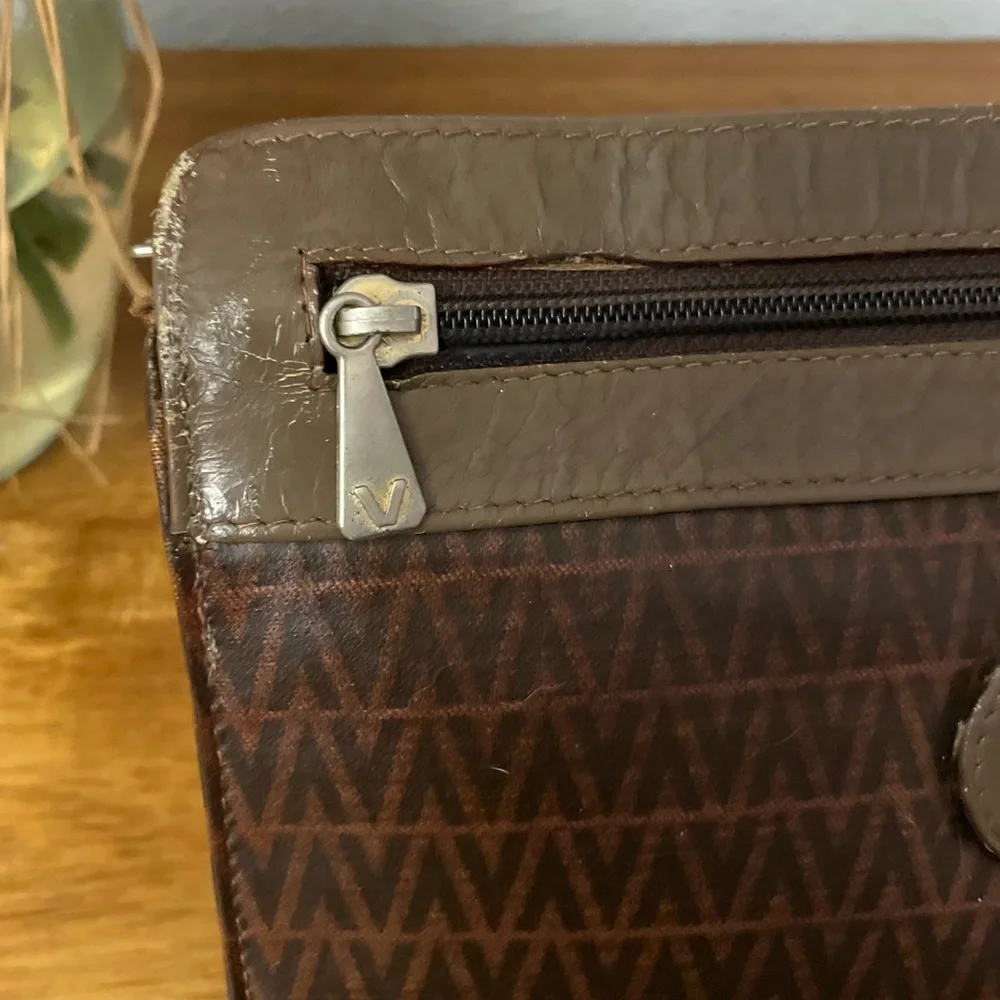 VALENTINO Brown Vintage Logo Bag 💯 AUTHENTIC - Picture 4 of 15